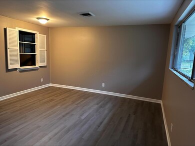 1559 Vilardo Ln, Columbus, OH 43227 - photo 6