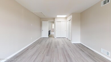 109 Lyceum Ct, Staten Island, NY 10310 - photo 4