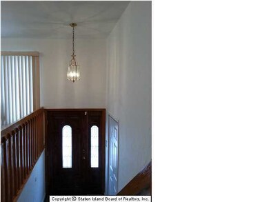 32 Greenway Dr, Staten Island, NY 10301 - photo 2