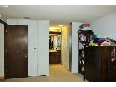 Bedroom, Primary
