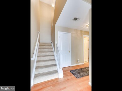 8204 Catbird Cir unit 202, Lorton, VA 22079 - photo 2