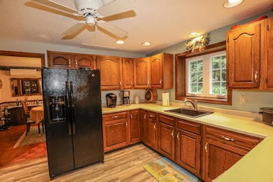 17 King Henry Dr, Londonderry, NH 03053 - photo 5
