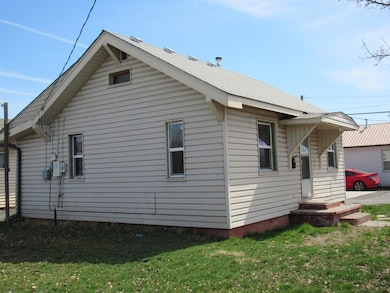 1401 E Main St, Klamath Falls, OR 97601 - photo 3