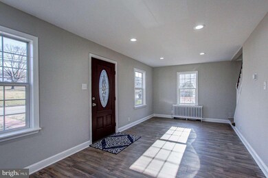 557 Manatawny St, Pottstown, PA 19464 - photo 2