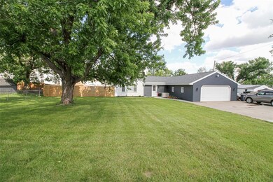 1125 Edgewood Rd NW, Cedar Rapids, IA 52405 - photo 3