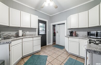 611 N Ottawa St, Lincoln, IL 62656 - photo 7