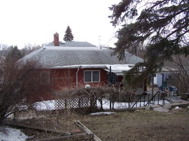 house from back yard<|><|>