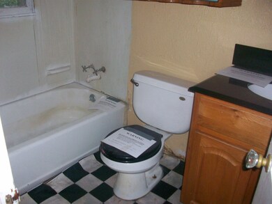 2038 Roys Ave, Elkhart, IN 46516 - photo 7