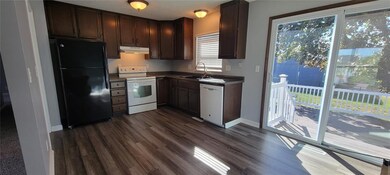 Kitchen & Eat-In Dining