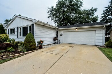 2718 Adelaide Ave, Waukegan, IL 60087 - photo 3