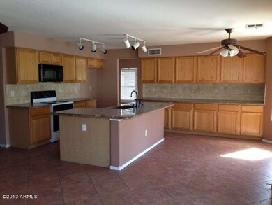 Kitchen & breakfast nook
