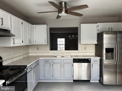 2565 Ambling Cir, Crofton, MD 21114 - photo 4