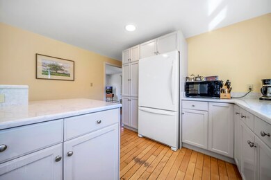 332 W Elm St, Yarmouth, ME 04096 - photo 7