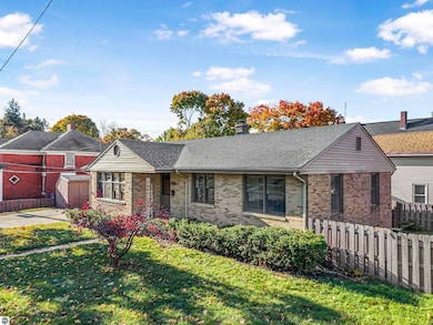 315 N Simon St, Cadillac, MI 49601 - photo 2