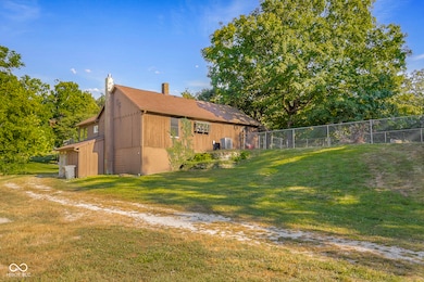 9760 W Old Nashville Rd, Columbus, IN 47201 - photo 5