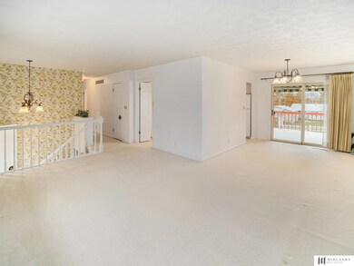 2841 Loveland Dr, Lincoln, NE 68502 - photo 4