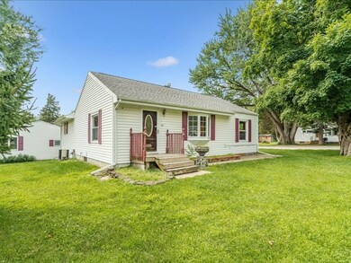 1227 2nd St, Cedar Rapids, IA 52403 - photo 2