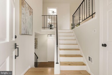 10814 Rippon Lodge Dr, Fairfax, VA 22032 - photo 4