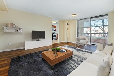 unlisted-address, Evanston, IL 60201 - photo 2