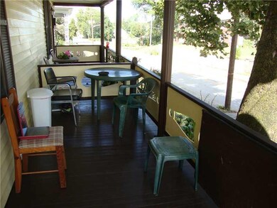 Patio/Deck. 1324  1 BED Apartment