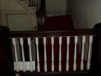 Entry/Foyer.