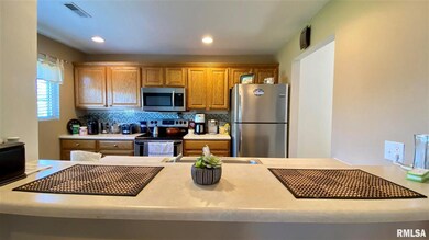 4539 N Thornhill Dr unit 202, Peoria, IL 61615 - photo 6