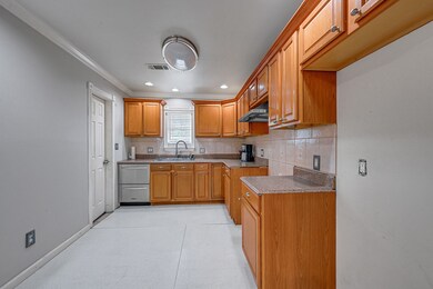 6739 Madrid St, Houston, TX 77021 - photo 4