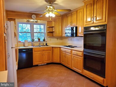 6006 Wolverton Ln, Clinton, MD 20735 - photo 7