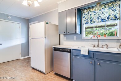 kitchen - appliances stay
