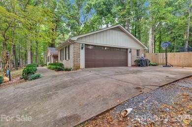 411 Florence Cir, Statesville, NC 28625 - photo 3