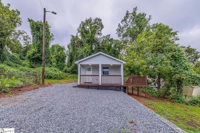 611 Hunters Ct, Laurens, SC 29360 - photo 3