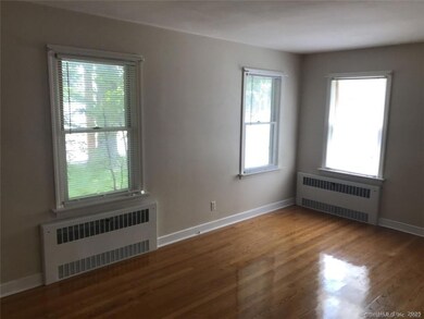 722 Knapps Hwy, Fairfield, CT 06825 - photo 2