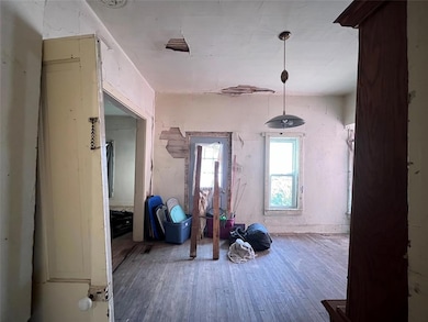 312 Maxwell St, Maxwell, IA 50161 - photo 5