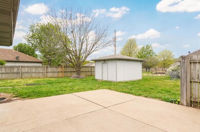 403 E Chet Atkins Ct-5
