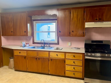 148 Maxfield St unit 1W, New Bedford, MA 02740 - photo 3