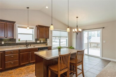 6819 Waterview Dr SW, Cedar Rapids, IA 52404 - photo 5