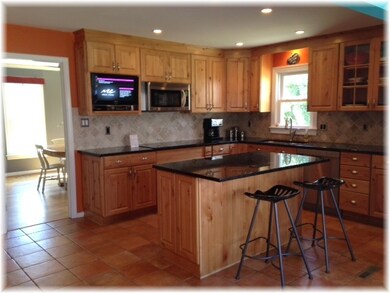 KITCHEN - Granite, Stainless steel appliances, ene