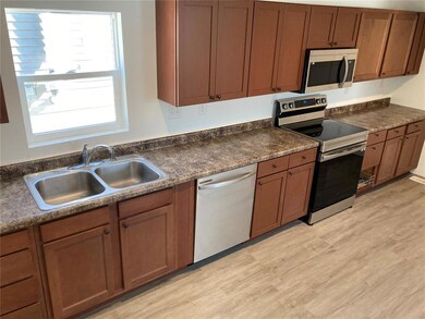 1047 10th Ave SE, Cedar Rapids, IA 52401 - photo 7