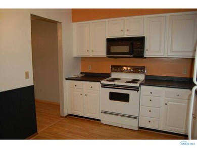 Eat In Kitchen.