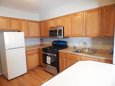 SPACIOUS EAT IN KITCHEN