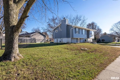 4705 N Sturdevant St, Davenport, IA 52806 - photo 2