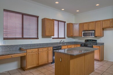 Light & Bright Kitchen in Warm Tones