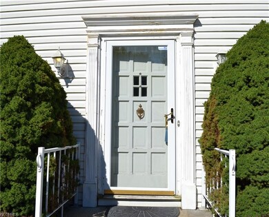 Nice storm door on the front lets you leave it ope