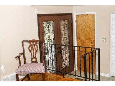 Entry/Foyer.