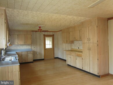 1911 Kathy Ct, Owings, MD 20736 - photo 5