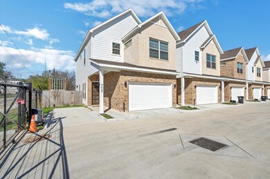 306 Chobani Ln, Houston, TX 77091 - photo 2