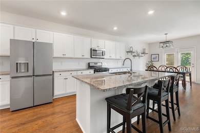 Gourmet Kitchen with Gas Cooking, Loads of Cabinet