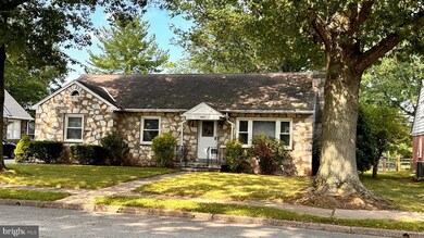 1027 York Ave, Lansdale, PA 19446 - photo 3