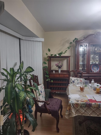 19 Curve Ln, Levittown, NY 11756 - photo 4