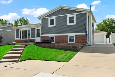 5823 Stuart Ln, Oak Forest, IL 60452 - photo 3